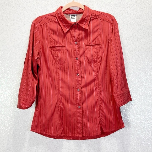 The North Face Women’s shirt size medium - Picture 2 of 11